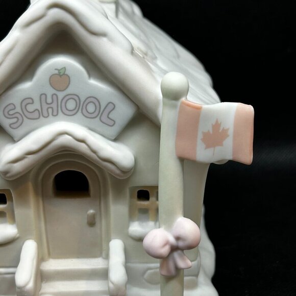Precious Moments Sugartown School nightlight Special Canadian Edition - Picture 2 of 9